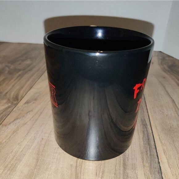 Netflix Stranger Things Black 20oz Mug 'Friends Don't Lie' - Picture 4 of 8